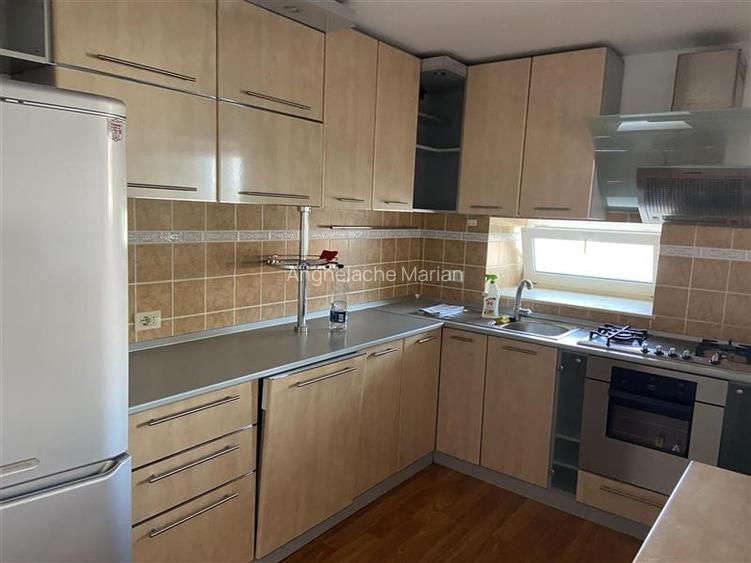 Apartament 4 camere transformat in 3 camere , zona ultracentrala Piata Moldovei
