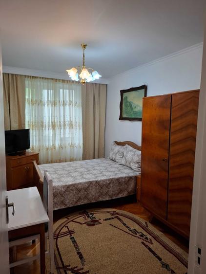 Apartament cu 3 camere decomandat în Șcheia