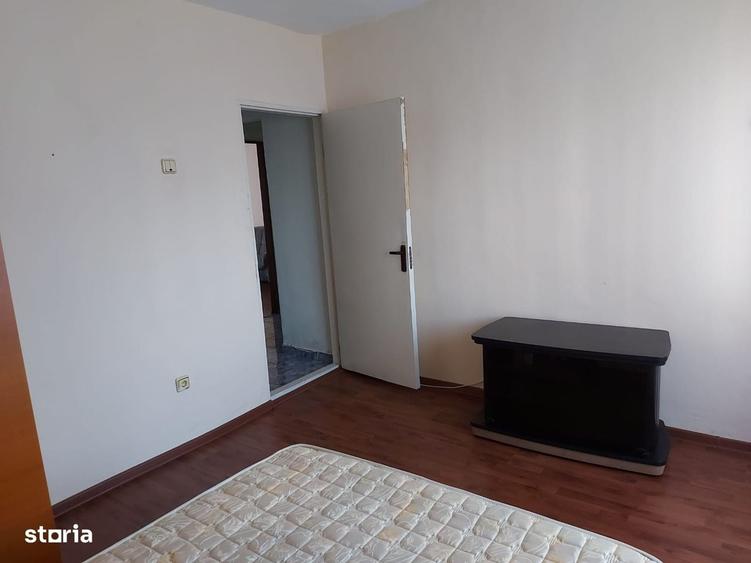 Apartament cu 3 camere decomandat în Micro 11
