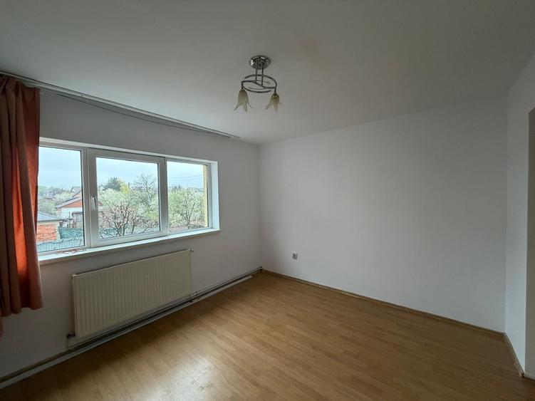 Vand apartament 3 camere - decomandat - etaj 1 - cartier Trei Stejari - 3