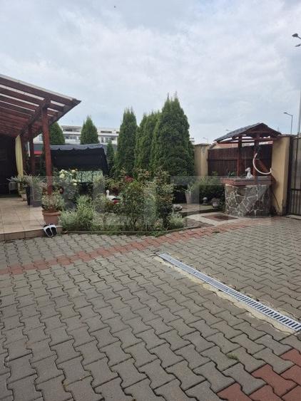 Doua case, Unirii, curti separate - 2