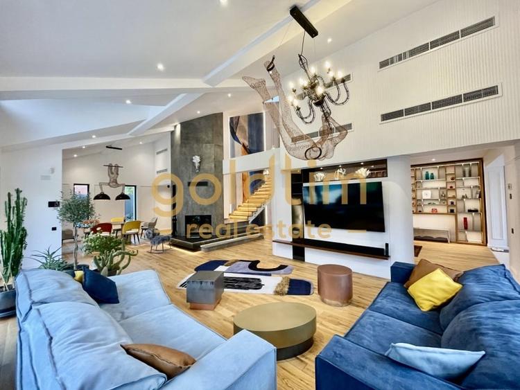 UNICA/ABSOLUT SUPERBA/ VILA INDIVIDUALA/IANCU NICOLAE/CURTE GENEROASA - 1