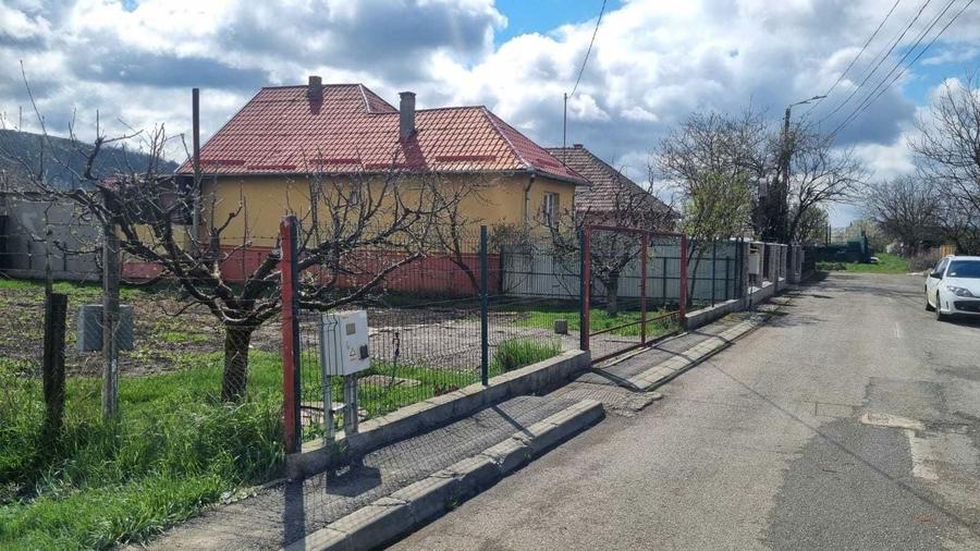 Vand teren intravilan imprejmuit, cu toate utilitatile, asfalt - 9