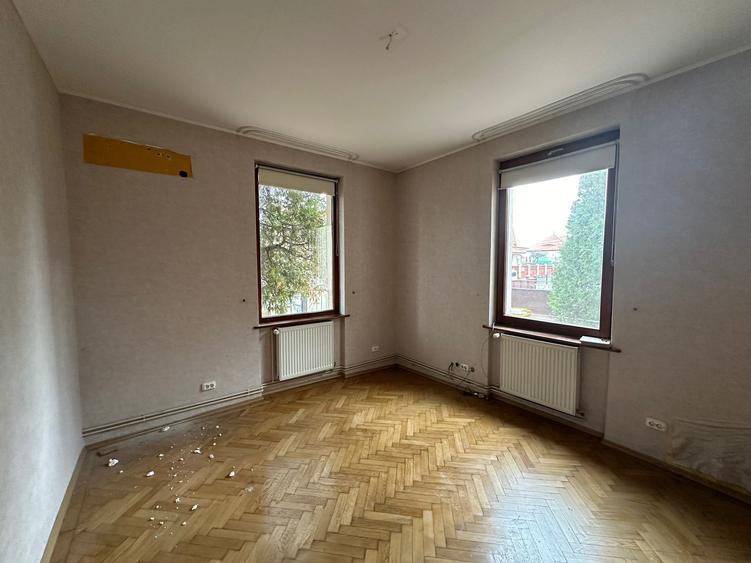 Casa singur in curte - 5 camere - 950 mp teren - zona Trei Stejari - 4