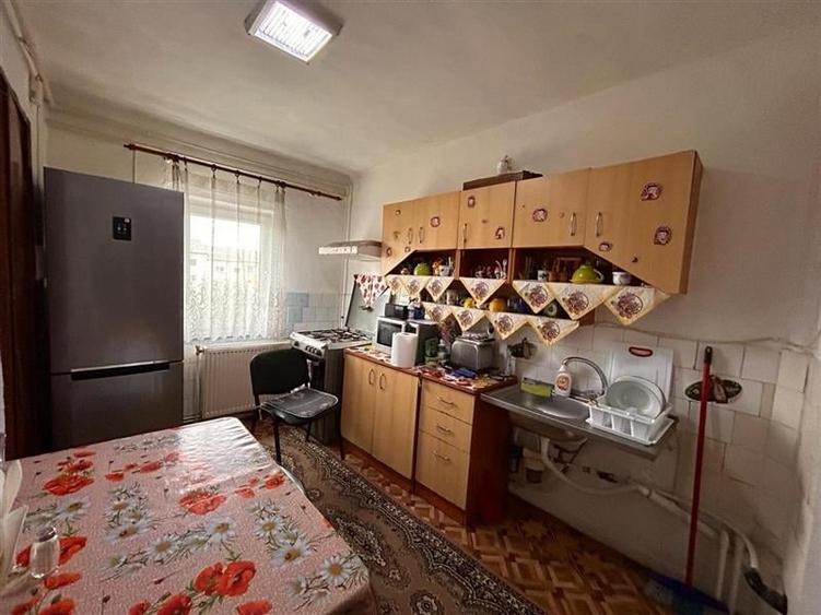 Zona URA - 2 camere decomandate - 5