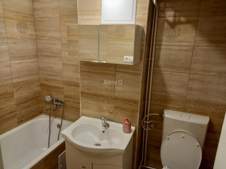 Proprietar vând apartament amenajat 4 camere ultracentral,decomandat,etaj interm Proprietar vând apartament amenajat 4 camere ultracentral,decomandat,etaj interm