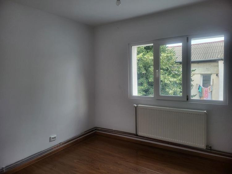 Apartament 2 cam, nemobilat, Carpati disponibil imediat, termen lung - 3