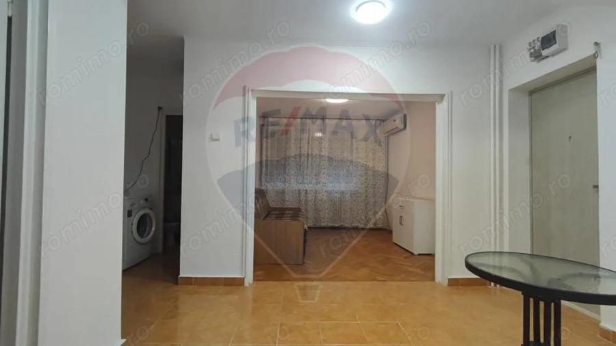 De inchiriat apartament 3 camere spatios etaj 1 Splaiul Crisanei - 2