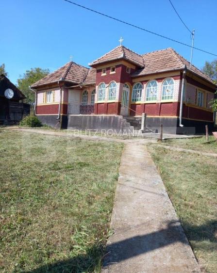 Casa rustica cu 3 camere, 79 mp, teren generos in Satul P Casa rustica cu 3 camere, 79 mp, teren generos in Satul P