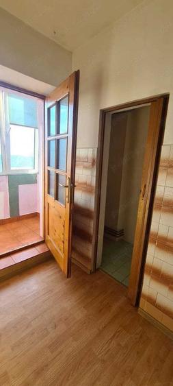 2 camere Lebada Z28, et 6 pe principala, vizavi Kaufland, cu centrala - 5