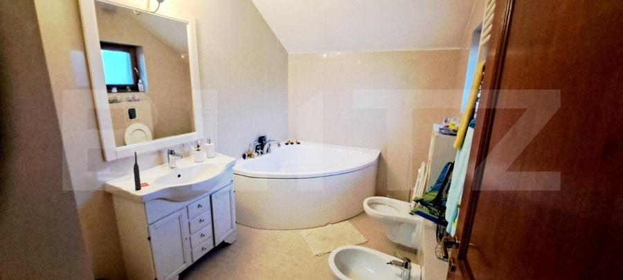 Casa individuala cu 4 camere,200 mp, teren 365 mp,cartier Europa - 9