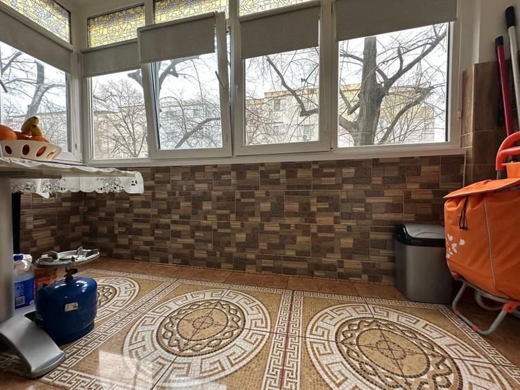 Apartament cu 3 camere decomandat, mobilat în Radu Negru