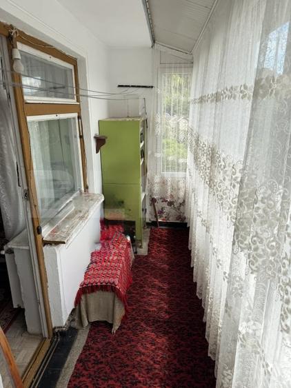 Apartament cu 2 camere semidecomandat, mobilat în Zărnești