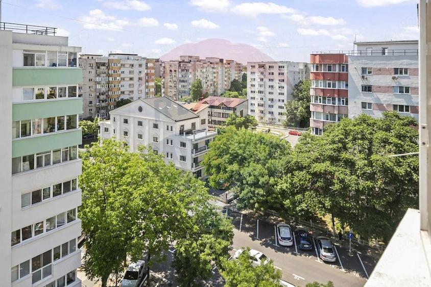 Apartament cu 4 camere decomandat în Sebastian