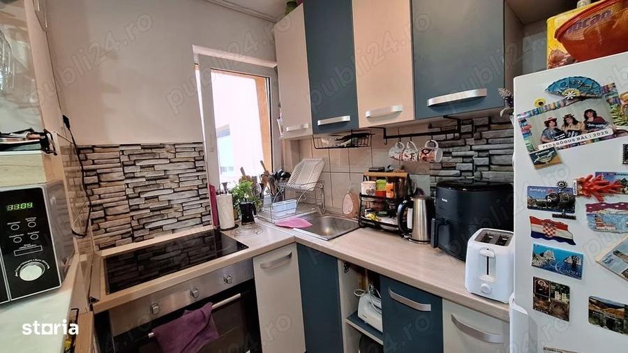 Apartament cu 3 camere semidecomandat în Botizului