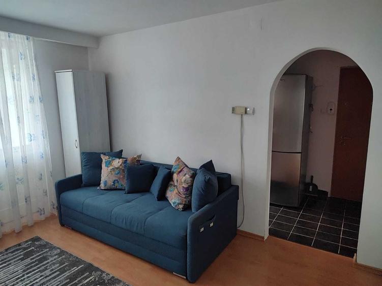 Apartament cu 2 camere semidecomandat în Mărăței