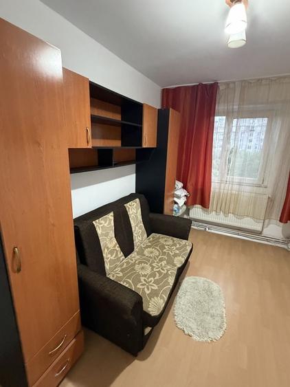 Apartament cu 3 camere decomandat în Buzaului