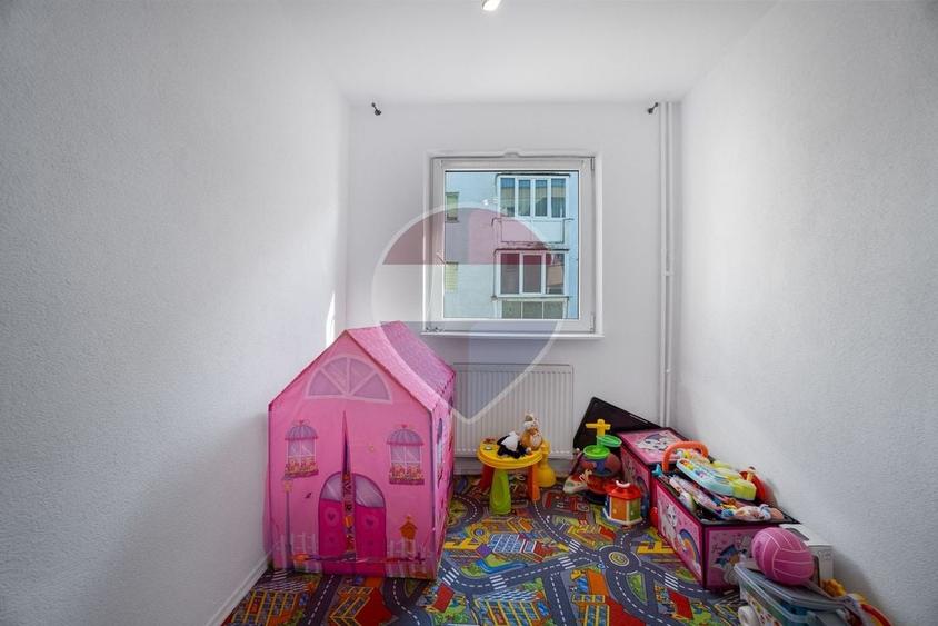 Apartament cu 3 camere semidecomandat, mobilat în Astra