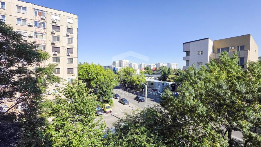 Apartament cu 2 camere decomandat în Uverturii