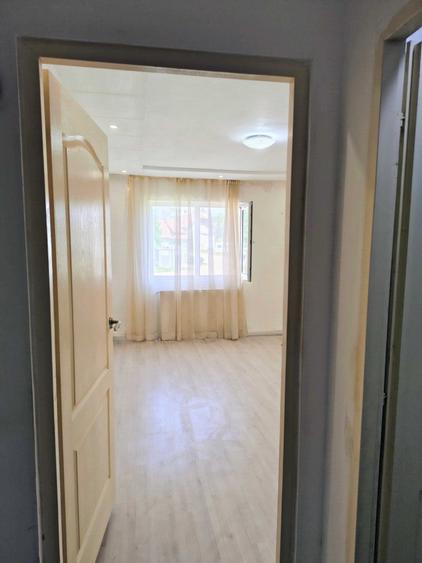 Apartament cu 3 camere semidecomandat în Sud