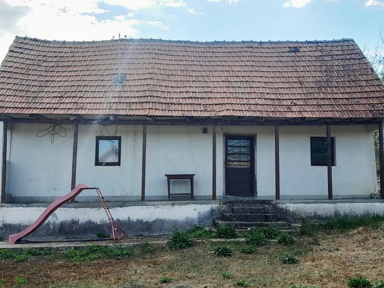Casă cu 4 camere în Rădmănești