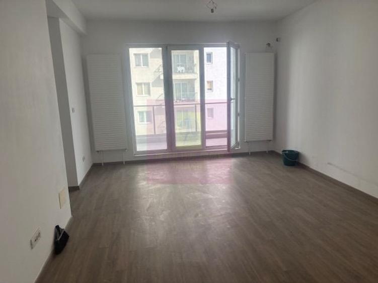 Apartament cu 2 camere semidecomandat, mobilat în Prelungirea Ghencea