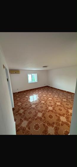 Casă cu 6 camere cu Canalizare în Curcani