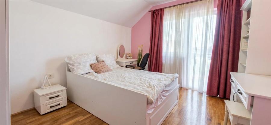 Casă cu 4 camere cu Teren 500 Mp în Oșorhei