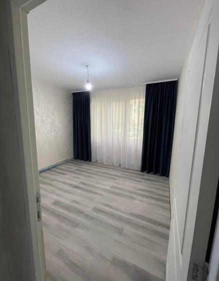 Etaj 2 - Alexandru - Bulevard -  3 camere decomandat - geam la baie - renovat - 9