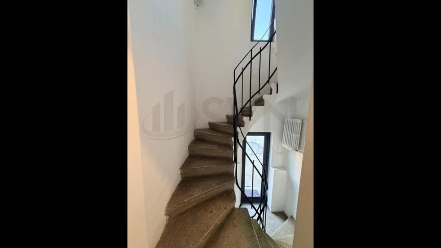 Casă cu 5 camere cu Teren 500 Mp în Central