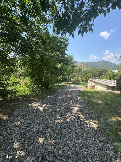 Casă cu 2 camere cu Teren 1100 Mp în Oituz