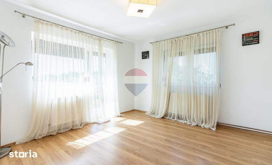 Casă cu 6 camere cu Teren 240 Mp în Corbeanca