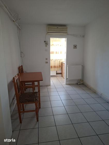 Apartament cu 2 camere decomandat în Craiovița Nouă