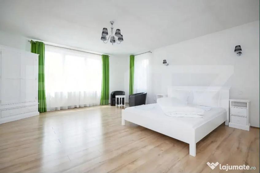 Casă cu 10 camere cu Teren 1100 Mp în Corunca