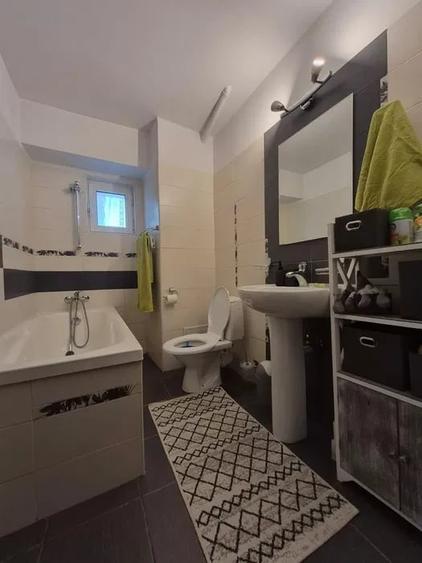 Apartament cu 4 camere decomandat, mobilat în Nicolina