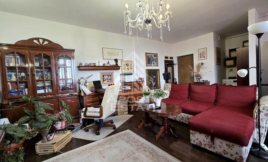 Apartament cu 2 camere semidecomandat, mobilat în Aradului