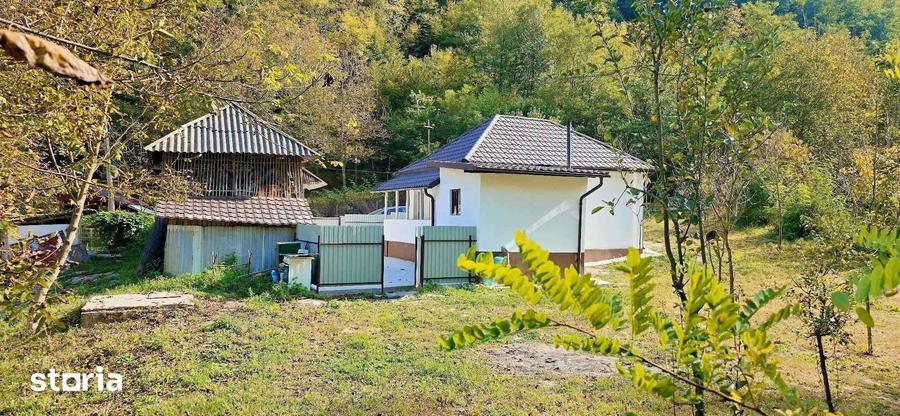 Casă cu 2 camere cu Teren 1470 Mp în Central