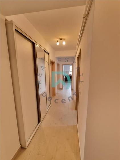 Apartament cu 3 camere decomandat, mobilat în Tractorul