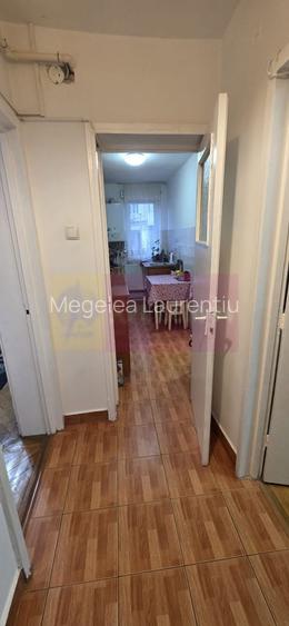 Apartament cu 3 camere de vanzare in Campina