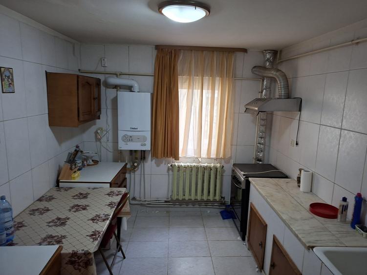 Apartament cu 3 camere decomandat în Popa Șapcă