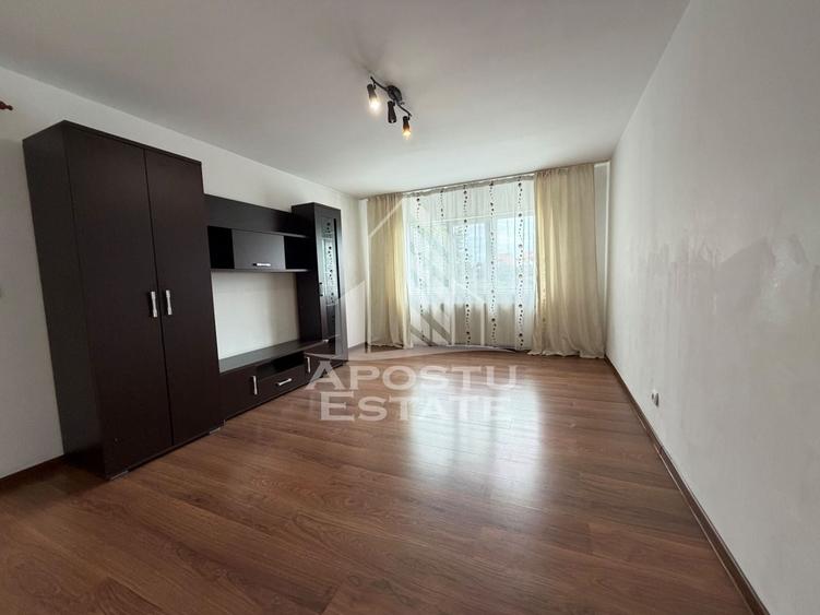 Apartament cu 3 camere decomandat în Lunei