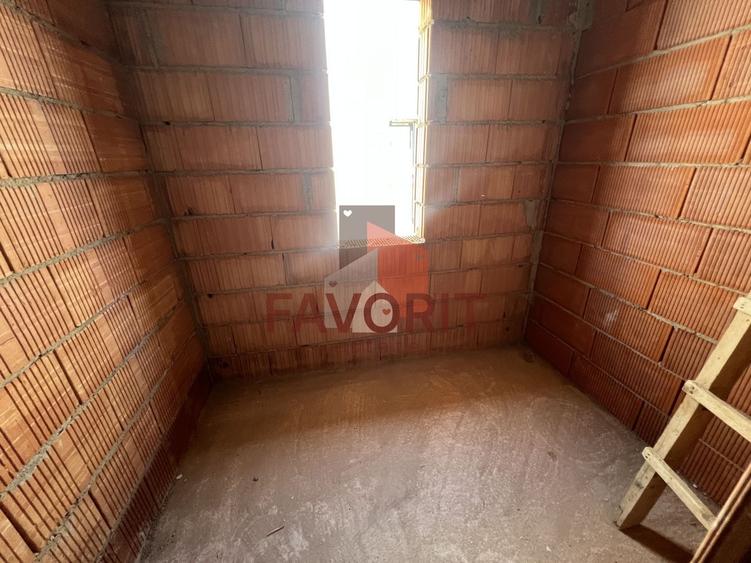 Duplex cu 5 camere cu Canalizare în Ghiroda