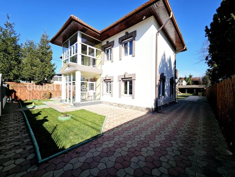 Casă individuală cu 7 camere cu Canalizare în Voluntari