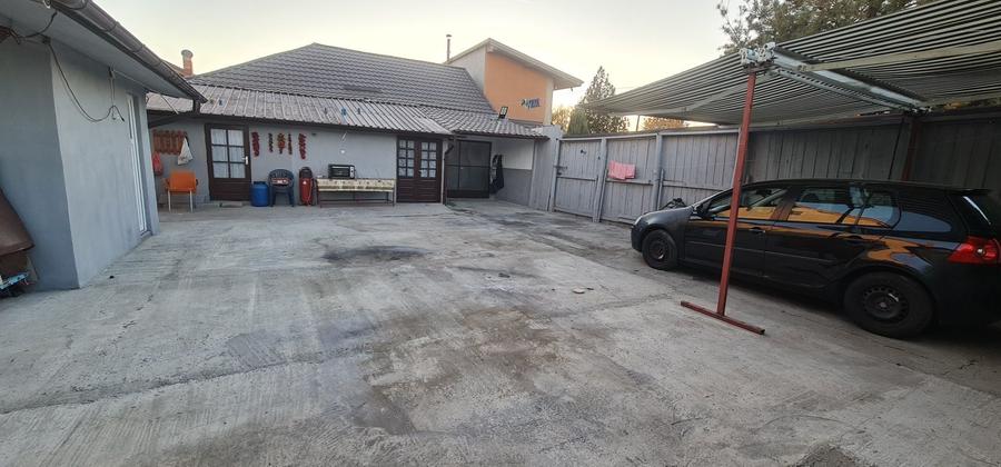 Casă cu 4 camere în Romanești