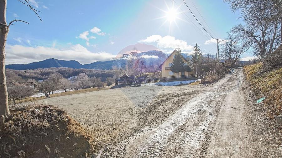 Teren Construcții intravilan de 2495 mp, în Sohodol