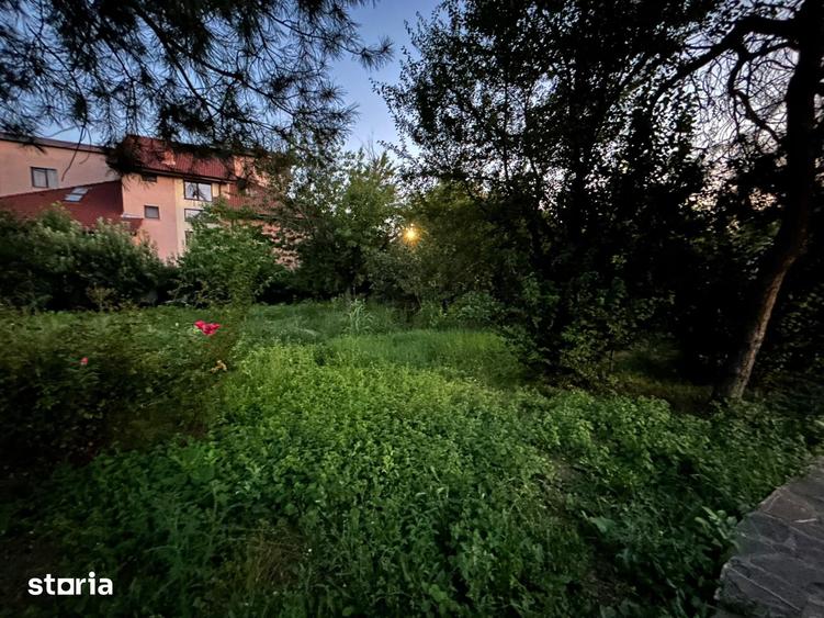 Casă cu 6 camere cu Teren 1600 Mp în Central
