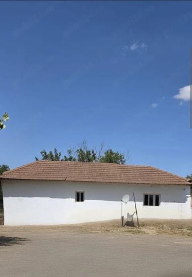 Teren de 2800 mp, în Cerchezu