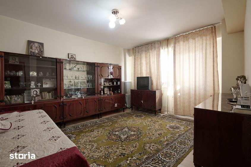 Apartament cu 3 camere decomandat, mobilat în Calea București