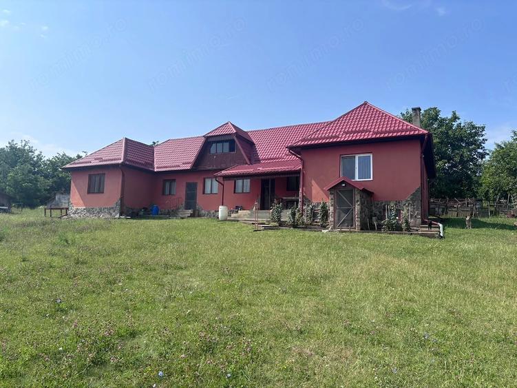 Casă cu 4 camere cu Teren 11000 Mp în Fânațe (Band)