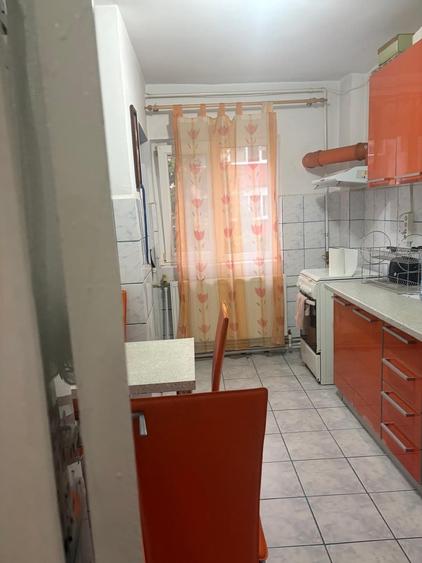 Apartament cu 3 camere decomandat în Căpățânești